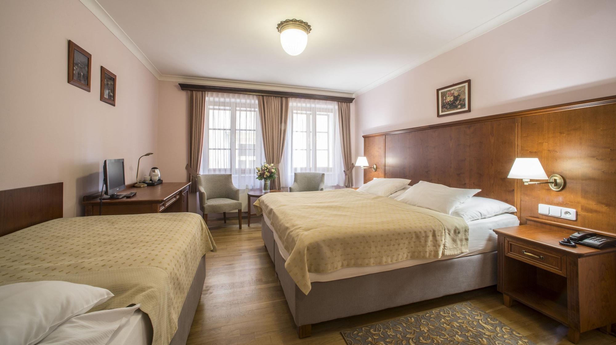 Hotel Cerny Slon Prague Ngoại thất bức ảnh