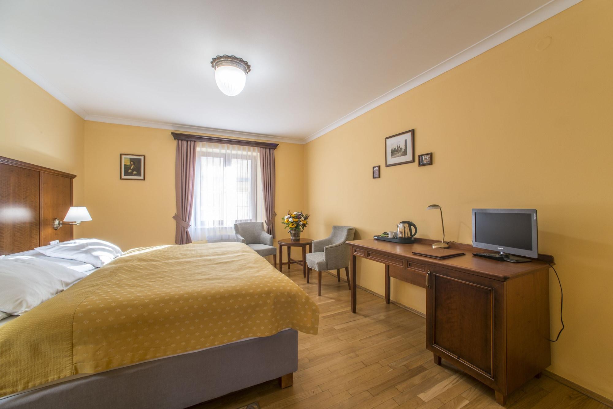 Hotel Cerny Slon Prague Ngoại thất bức ảnh