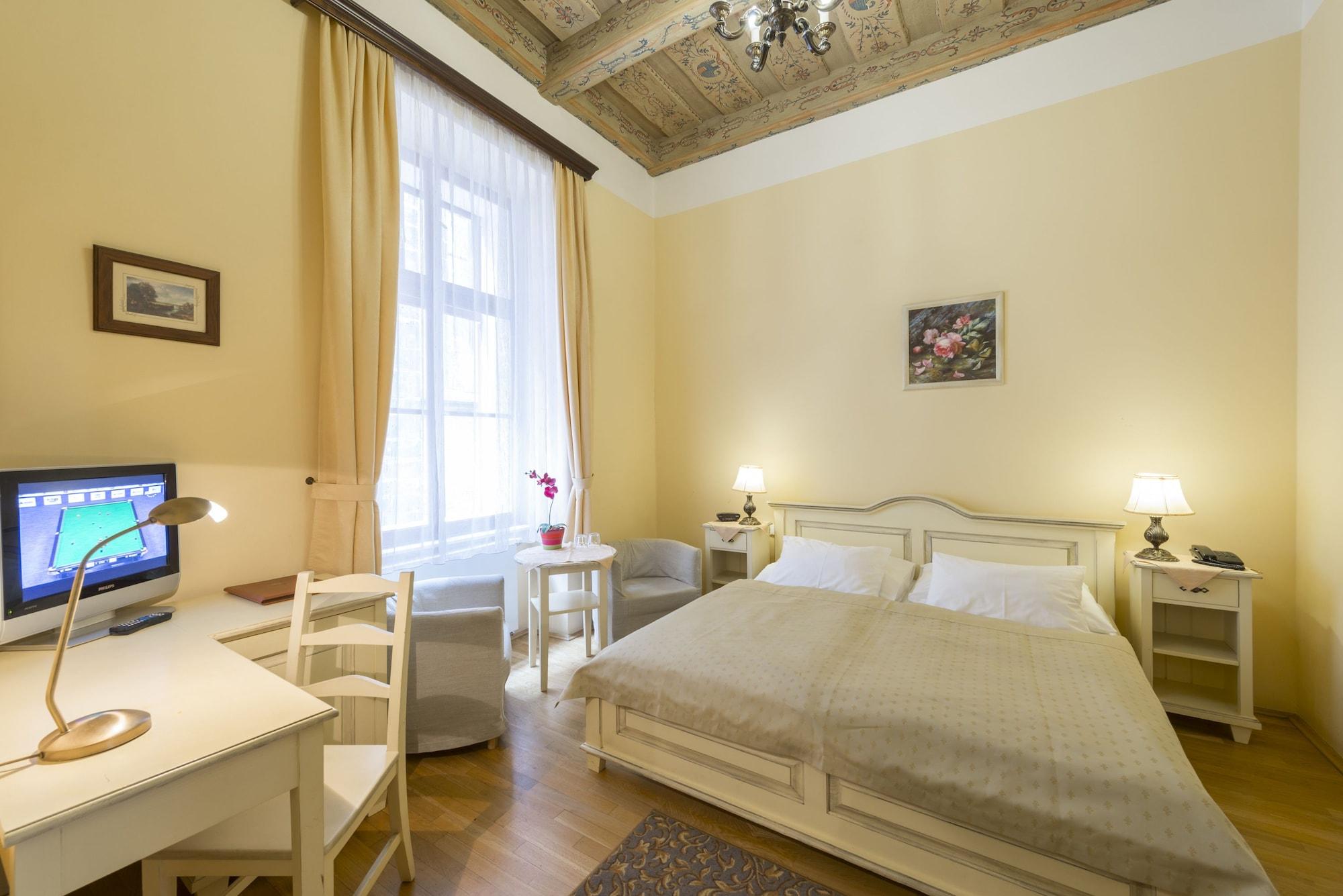 Hotel Cerny Slon Prague Ngoại thất bức ảnh