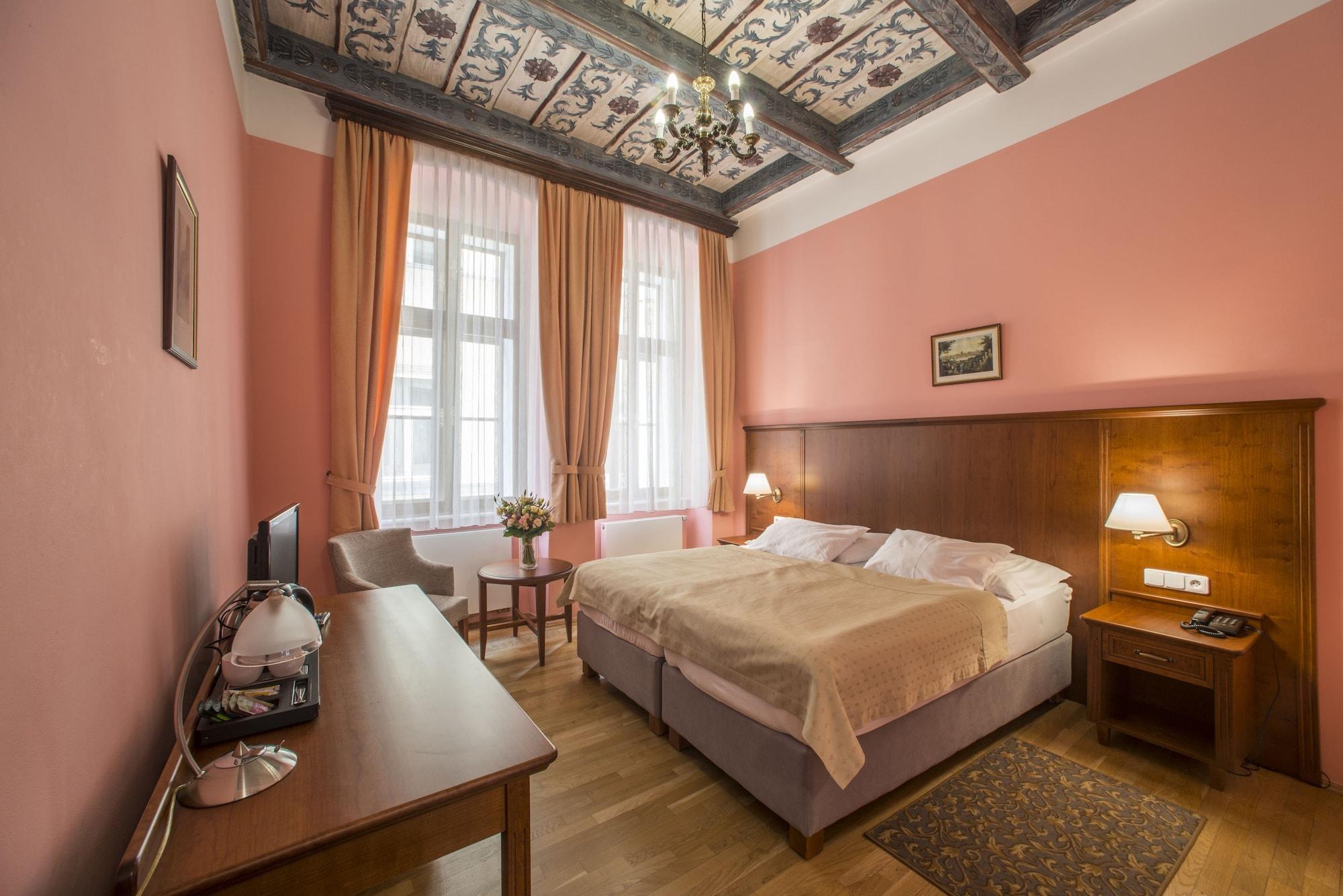 Hotel Cerny Slon Prague Ngoại thất bức ảnh