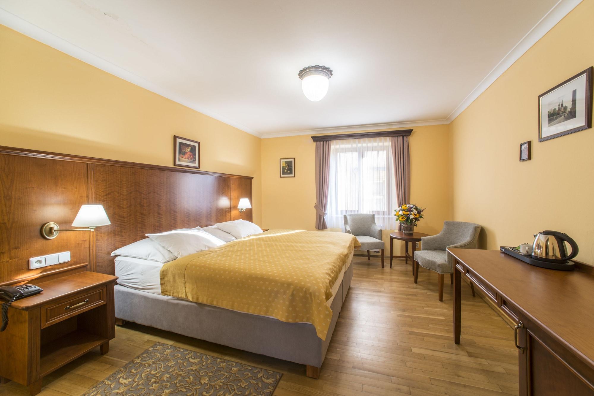 Hotel Cerny Slon Prague Ngoại thất bức ảnh