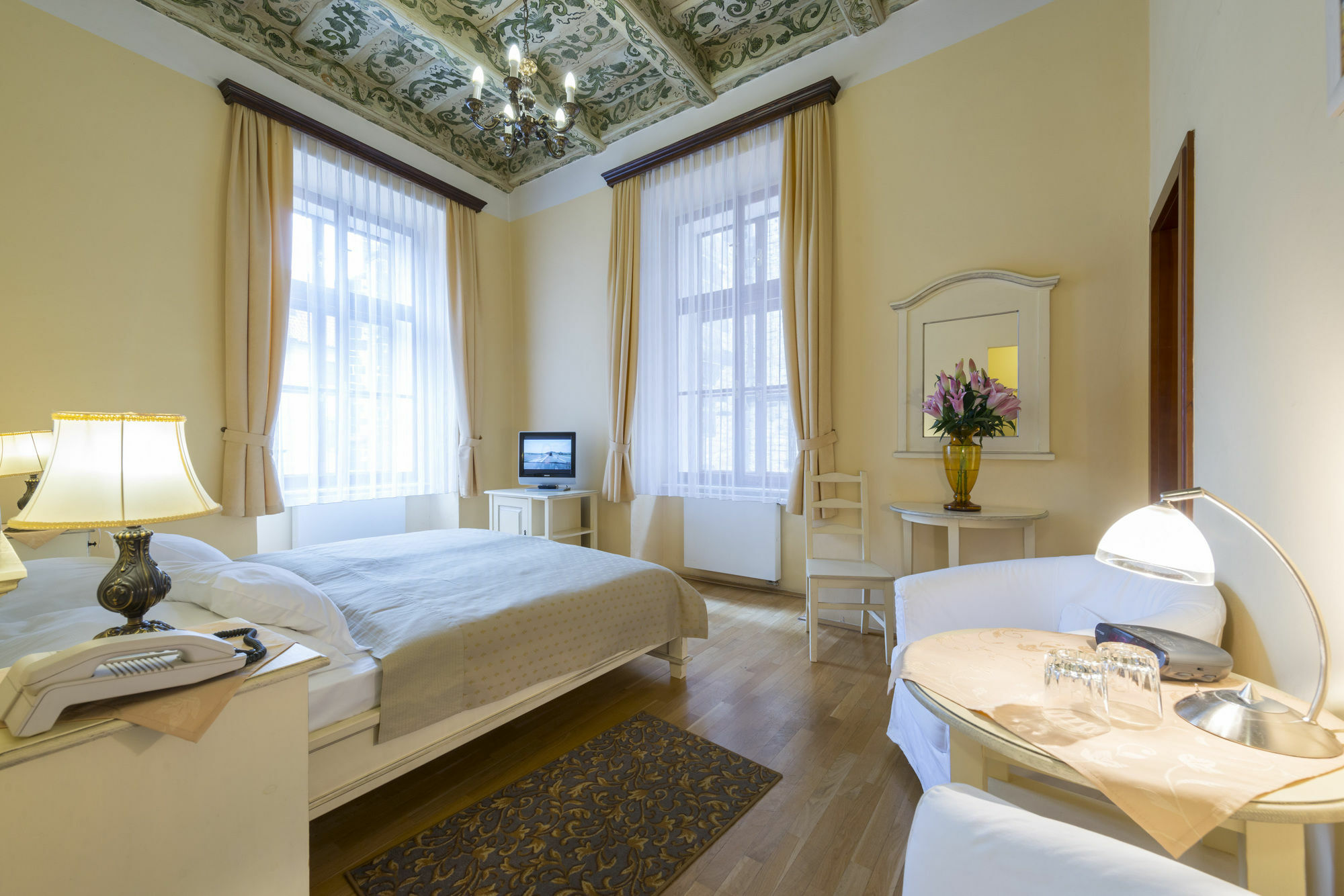 Hotel Cerny Slon Prague Ngoại thất bức ảnh